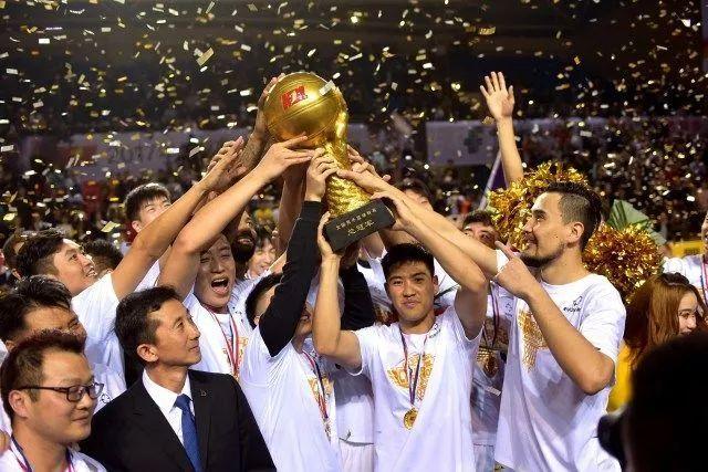 1亿拦路+8000万叫板！曼城曼联抢人为何让球迷又急又悬？